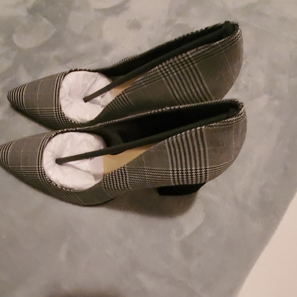 Shoes - Picture 2 of 8